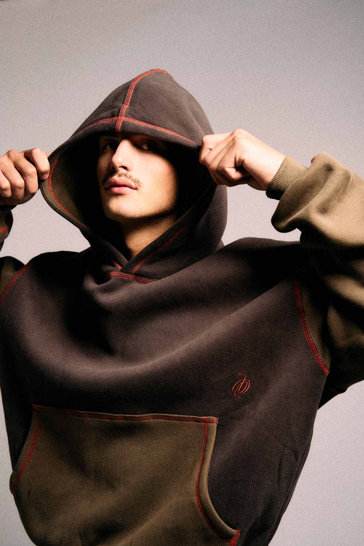 Mismatch Hood