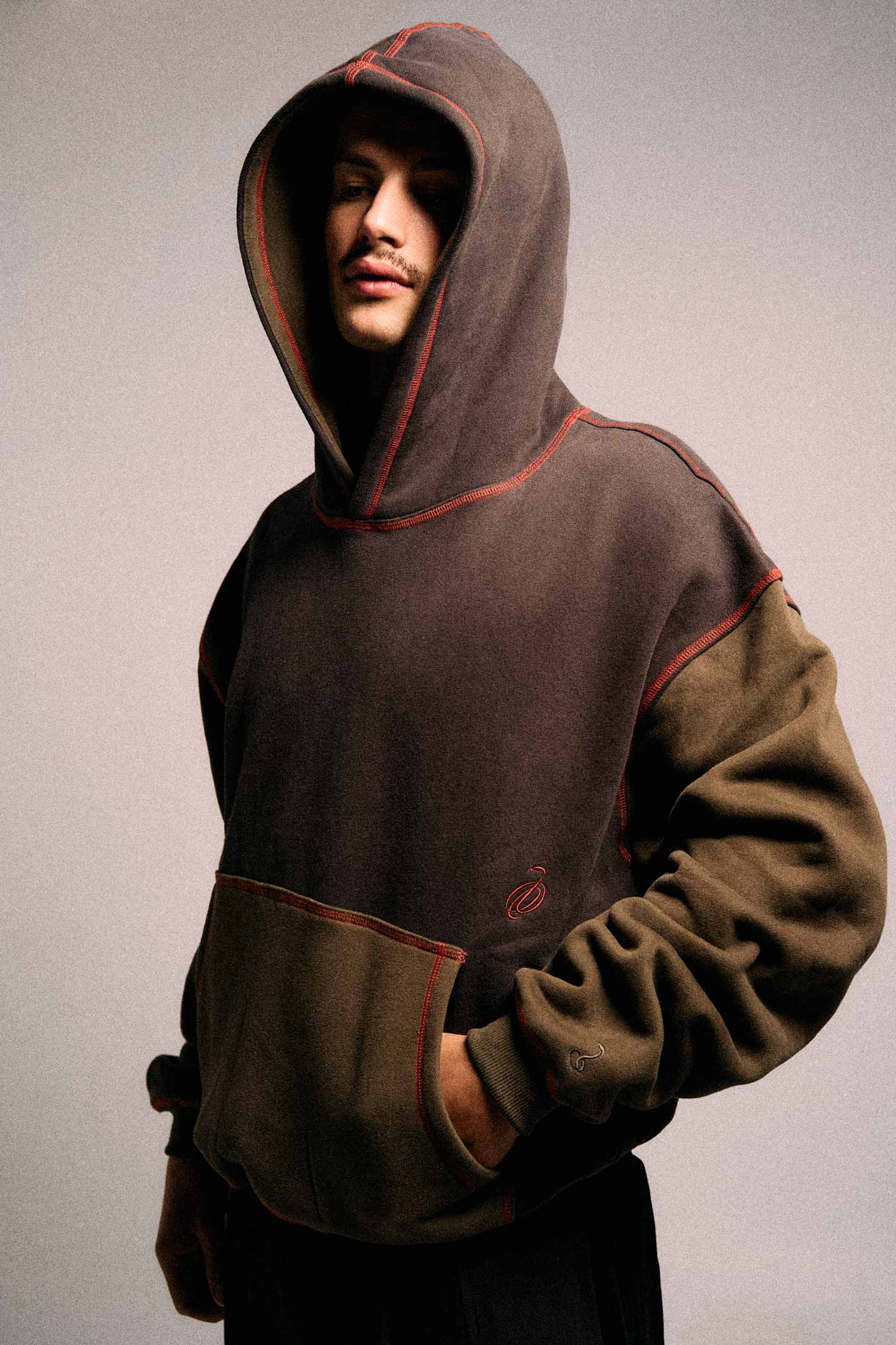 Mismatch Hood